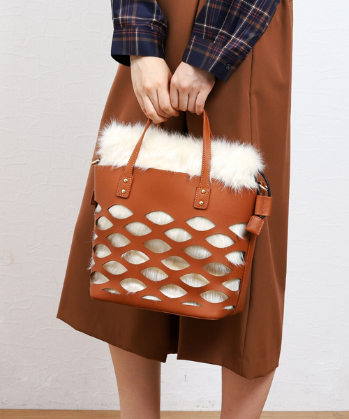 m.f.editorial(エムエフエディトリアル)の「エムエフエディトリアルレディース/m.f.editorial:Women ファー巾着付5WAYハンドバッグ(ハンドバッグ)」|ブラウン