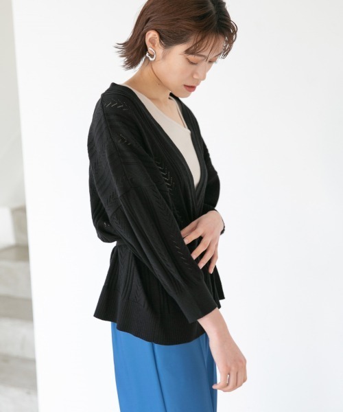 LOWRYS FARM(ローリーズファーム)の「スカシカシュクールカーディガン 879002(カーディガン/ボレロ・レディース・ブラック/ベージュ/ブラウン/アイボリー・FREE)」の2枚目の写真
