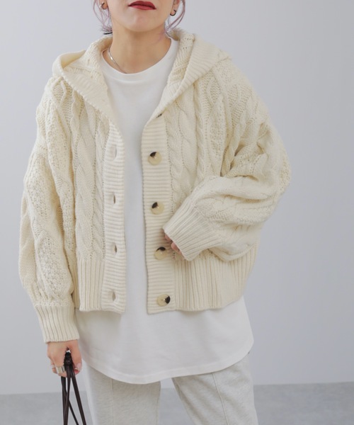 ap retro（アプレトロ）の「ボリュームスリーブケーブルニットフードカーディガン【ZOZOTOWN限定商品】（カーディガン/ボレロ・レディース・ブラック/ブラウン/オフホワイト/ピンク/モカ・FREE）」の2枚目の写真