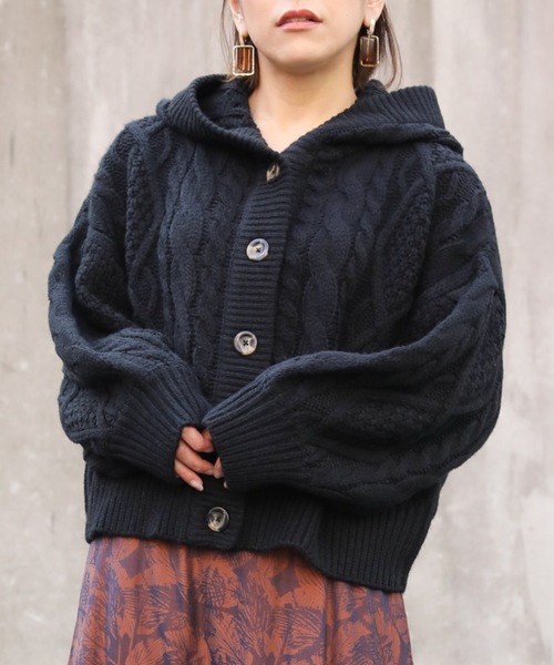 ap retro（アプレトロ）の「ボリュームスリーブケーブルニットフードカーディガン【ZOZOTOWN限定商品】（カーディガン/ボレロ・レディース・ブラック/ブラウン/オフホワイト/ピンク/モカ・FREE）」の3枚目の写真