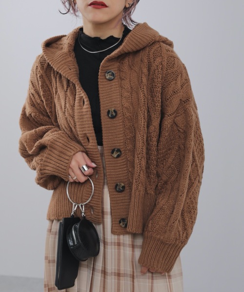 ap retro（アプレトロ）の「ボリュームスリーブケーブルニットフードカーディガン【ZOZOTOWN限定商品】（カーディガン/ボレロ・レディース・ブラック/ブラウン/オフホワイト/ピンク/モカ・FREE）」の5枚目の写真