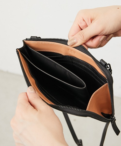 イアパピヨネ　 長財布　お財布ショルダー ear PAPILLONNER（イアパピヨネ）の「財布ショルダーバッグ