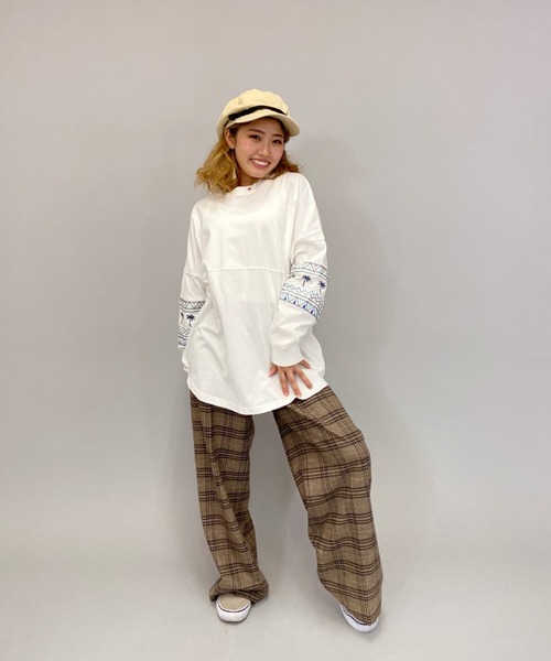 ANTIBAL(アンティバル)の「ANTIBAL/アンティバル スリーブ刺繍 オーバーサイズロンT 211AN2LT012(Tシャツ/カットソー・レディース・ブルー/ホワイト/イエロー・FREE)」の8枚目の写真