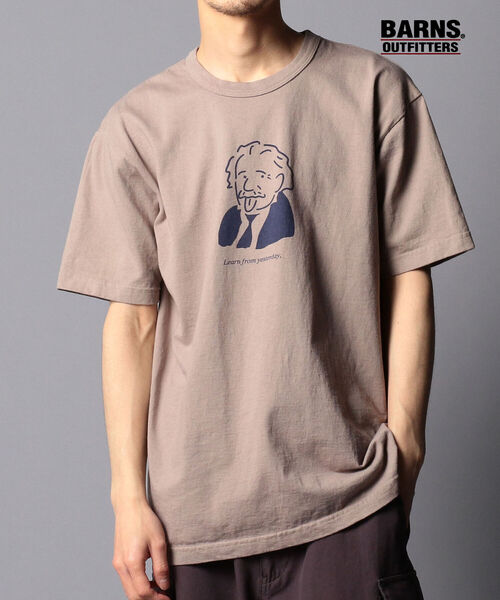 BARNS OUTFITTERS（バーンズアウトフィッターズ）の「【BARNS OUTFITTERS/バーンズアウトフィッターズ】別注 Learn from yesterday プリントTシャツ（Tシャツ/カットソー・メンズ・ホワイト/ベージュ/ライトパープル・S/M/L）」の2枚目の写真