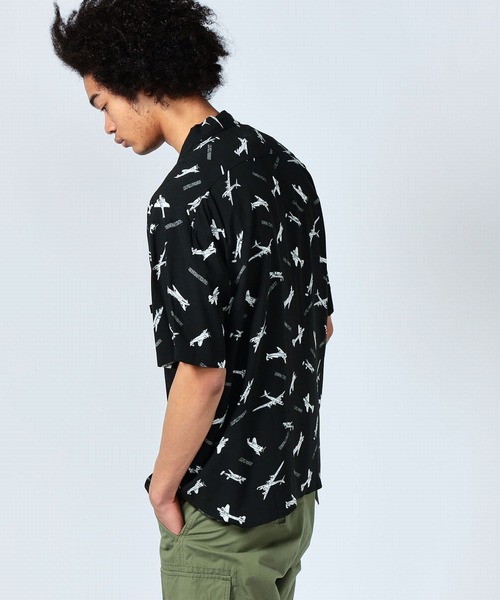 Alpha Industries(アルファインダストリーズ)の「レーヨンオープンカラー 総柄アロハシャツ(シャツ/ブラウス・メンズ・ホワイト/ブラック・MEDIUM/LARGE/X-LARGE)」の3枚目の写真