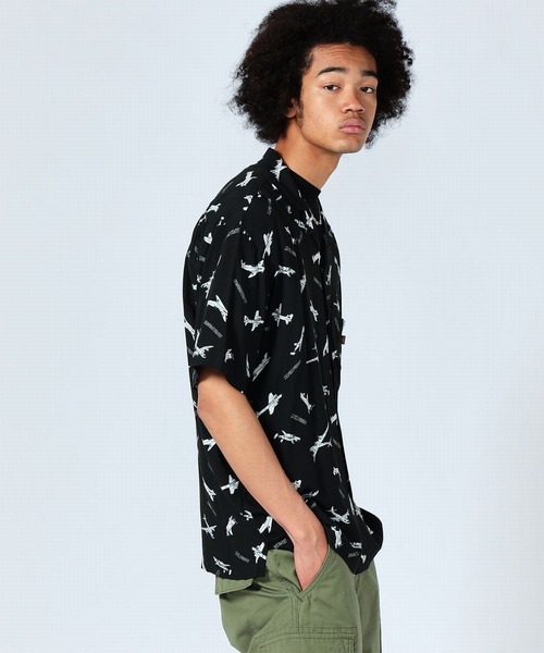 Alpha Industries(アルファインダストリーズ)の「レーヨンオープンカラー 総柄アロハシャツ(シャツ/ブラウス・メンズ・ホワイト/ブラック・MEDIUM/LARGE/X-LARGE)」の4枚目の写真