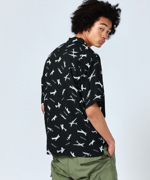 Alpha Industries(アルファインダストリーズ)の「レーヨンオープンカラー 総柄アロハシャツ(シャツ/ブラウス・メンズ・ホワイト/ブラック・MEDIUM/LARGE/X-LARGE)」の5枚目の写真