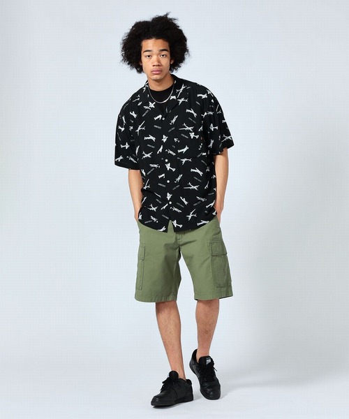 Alpha Industries(アルファインダストリーズ)の「レーヨンオープンカラー 総柄アロハシャツ(シャツ/ブラウス・メンズ・ホワイト/ブラック・MEDIUM/LARGE/X-LARGE)」の6枚目の写真