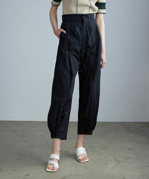 美品 UNITED TOKYO シャンブレー タフタボリュームパンツ アイボリー UNITED TOKYO（ユナイテッドトウキョウ）の「タフタボリューム
