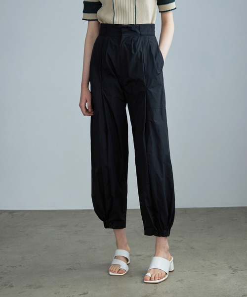 UNITED TOKYO（ユナイテッドトウキョウ）の「タフタボリュームパンツ