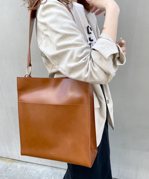 loti（ロティ）の「WEB限定 loti ワイドハンドルスクエアトート（トートバッグ・レディース・アイボリー/ブラック/ブラウン・FREE）」の3枚目の写真