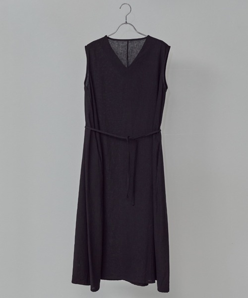 toucher du brise(トゥシェドブリーズ)の「Vネックノースリワンピース(ワンピース・レディース・ホワイト/ブラック/ベージュ・M)」の16枚目の写真