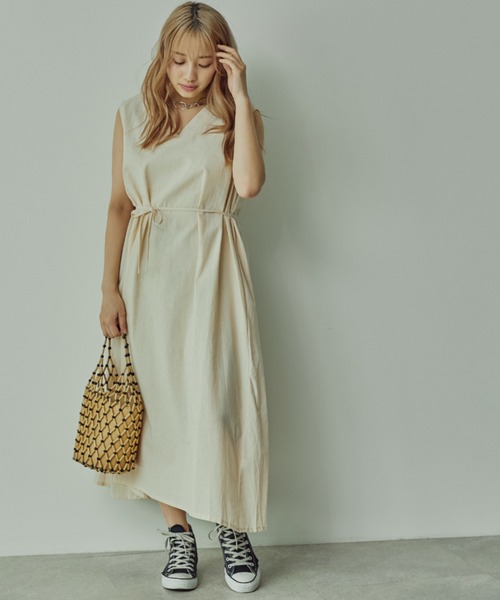 toucher du brise(トゥシェドブリーズ)の「Vネックノースリワンピース(ワンピース・レディース・ホワイト/ブラック/ベージュ・M)」の10枚目の写真