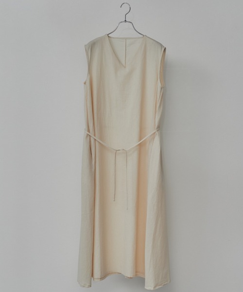 toucher du brise(トゥシェドブリーズ)の「Vネックノースリワンピース(ワンピース・レディース・ホワイト/ブラック/ベージュ・M)」の17枚目の写真