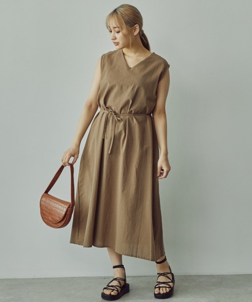 toucher du brise(トゥシェドブリーズ)の「Vネックノースリワンピース(ワンピース・レディース・ホワイト/ブラック/ベージュ・M)」の21枚目の写真