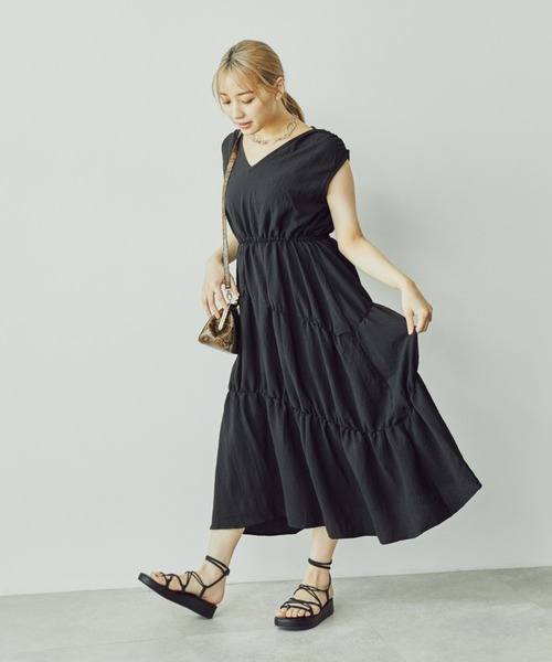 toucher du brise(トゥシェドブリーズ)の「Vネックノースリワンピース(ワンピース・レディース・ホワイト/ブラック/ベージュ・M)」の19枚目の写真