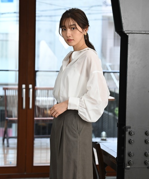 Rewde（ルゥデ）の「【雑誌掲載】袖ボリュームシアーシャツ（1R13-05141）（シャツ/ブラウス・レディース・ホワイト/ネイビー/イエロー・M）」の8枚目の写真