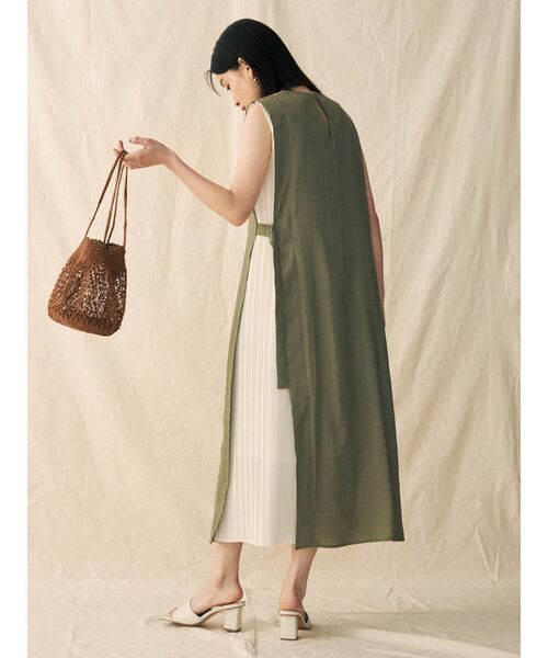 COTORICA（コトリカ）の「リネンライクプリーツ切替ワンピース（ワンピース・レディース・ブラック/ベージュ/カーキ・SMALL/MEDIUM）」の11枚目の写真