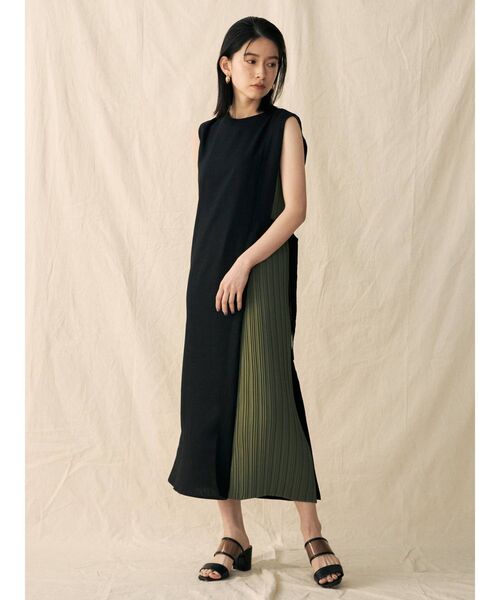 COTORICA（コトリカ）の「リネンライクプリーツ切替ワンピース（ワンピース・レディース・ブラック/ベージュ/カーキ・SMALL/MEDIUM）」の4枚目の写真