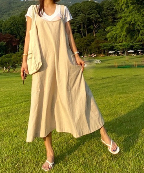 ABITOKYO(アビトーキョー)の「麻ライクロング丈Aラインフレアキャミサロペット(サロペット/オーバーオール・レディース・ブラック/ベージュ/ネイビー・FREE)」の1枚目の写真