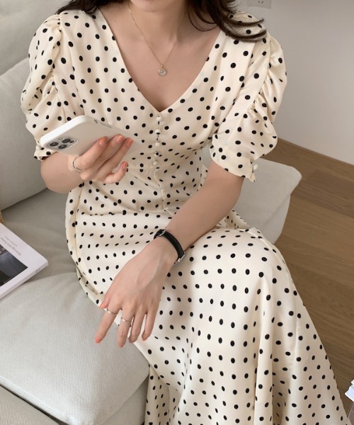 ABITOKYO（アビトーキョー）の「ボリュームスリーブ２WAYドット柄ロングワンピース（ワンピース・レディース・ブラック/ベージュ・S/M）」の13枚目の写真