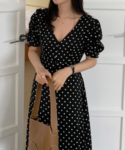 【美品】アストラット ボリュームスリーブサイドフリルワンピース　ロングワンピース 美品】アストラット ボリュームスリーブサイドフリルワンピース