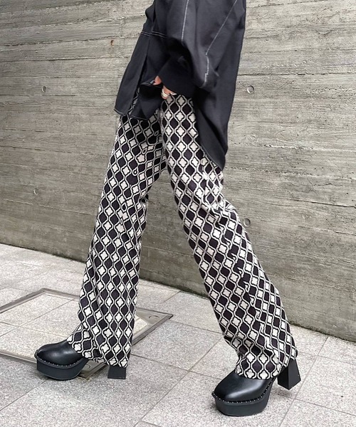 PAGEBOY(ページボーイ)の「モノグラムラメジャガードパンツ(その他パンツ・レディース・ブラック/ブラウン系その他/グレイッシュベージュ・FREE)」の2枚目の写真