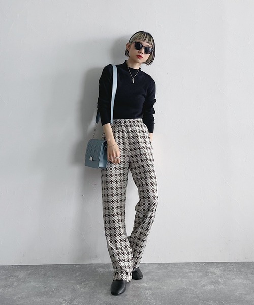 PAGEBOY(ページボーイ)の「モノグラムラメジャガードパンツ(その他パンツ・レディース・ブラック/ブラウン系その他/グレイッシュベージュ・FREE)」の11枚目の写真