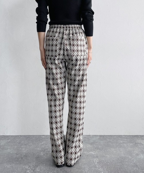 PAGEBOY(ページボーイ)の「モノグラムラメジャガードパンツ(その他パンツ・レディース・ブラック/ブラウン系その他/グレイッシュベージュ・FREE)」の9枚目の写真