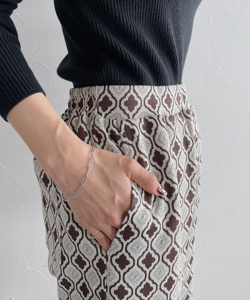 PAGEBOY(ページボーイ)の「モノグラムラメジャガードパンツ(その他パンツ・レディース・ブラック/ブラウン系その他/グレイッシュベージュ・FREE)」の5枚目の写真