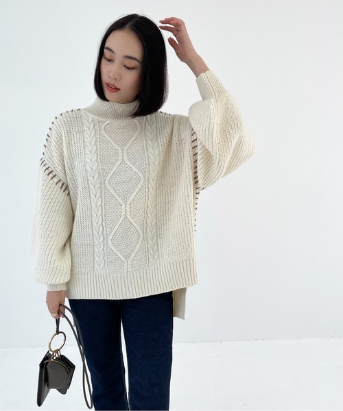 Meli rich（メリーリッチ）の「ハンドステッチ風。モックネックケーブルニット（ニット/セーター・レディース・ブラック/ベージュ/アイボリー/モカ・MEDIUM）」の8枚目の写真