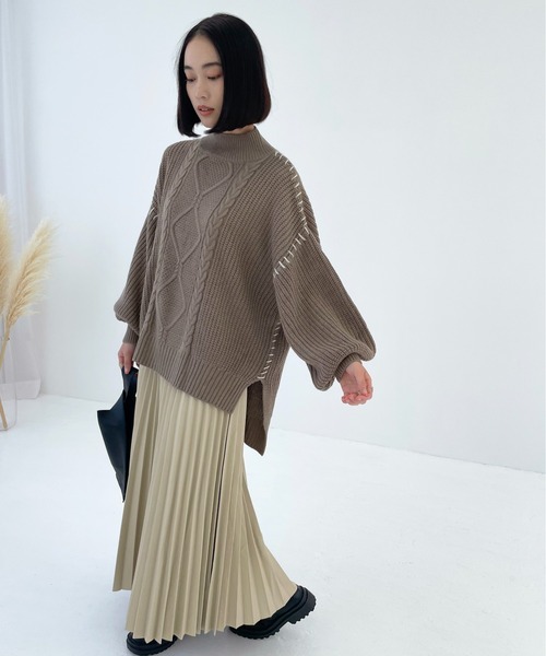 Meli rich（メリーリッチ）の「ハンドステッチ風。モックネックケーブルニット（ニット/セーター・レディース・ブラック/ベージュ/アイボリー/モカ・MEDIUM）」の6枚目の写真