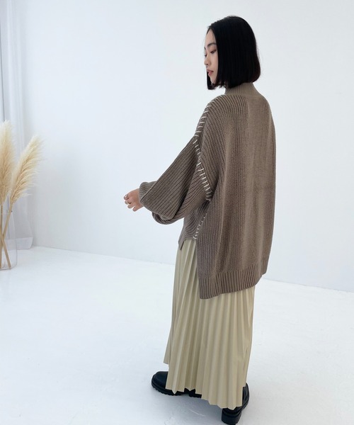 Meli rich（メリーリッチ）の「ハンドステッチ風。モックネックケーブルニット（ニット/セーター・レディース・ブラック/ベージュ/アイボリー/モカ・MEDIUM）」の7枚目の写真