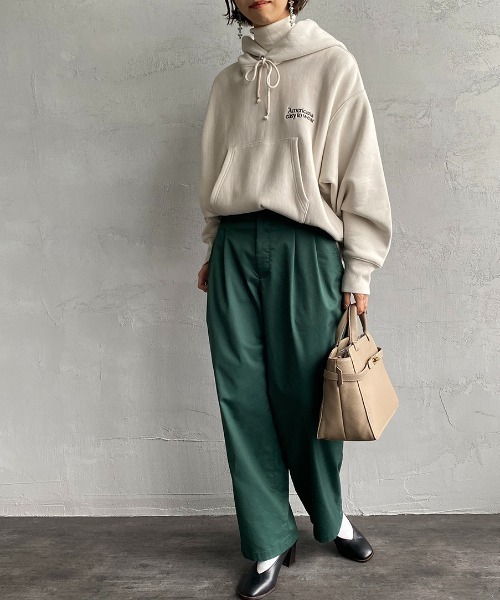 AMERICANA（アメリカーナ）の「【FUDGE 11月号掲載】[Americana×JEANS FACTORY/アメリカーナ×ジーンズファクトリー] 別注 ロゴ刺繍スウェットパーカー（パーカー・レディース・スミクロ/モカ/ナチュラル・ONE SIZE）」の11枚目の写真