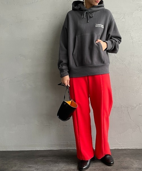 AMERICANA（アメリカーナ）の「【FUDGE 11月号掲載】[Americana×JEANS FACTORY/アメリカーナ×ジーンズファクトリー] 別注 ロゴ刺繍スウェットパーカー（パーカー・レディース・スミクロ/モカ/ナチュラル・ONE SIZE）」の7枚目の写真