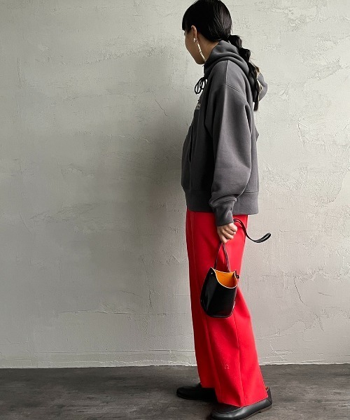 AMERICANA（アメリカーナ）の「【FUDGE 11月号掲載】[Americana×JEANS FACTORY/アメリカーナ×ジーンズファクトリー] 別注 ロゴ刺繍スウェットパーカー（パーカー・レディース・スミクロ/モカ/ナチュラル・ONE SIZE）」の12枚目の写真