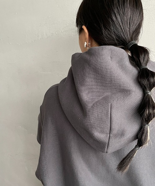 AMERICANA（アメリカーナ）の「【FUDGE 11月号掲載】[Americana×JEANS FACTORY/アメリカーナ×ジーンズファクトリー] 別注 ロゴ刺繍スウェットパーカー（パーカー・レディース・スミクロ/モカ/ナチュラル・ONE SIZE）」の8枚目の写真