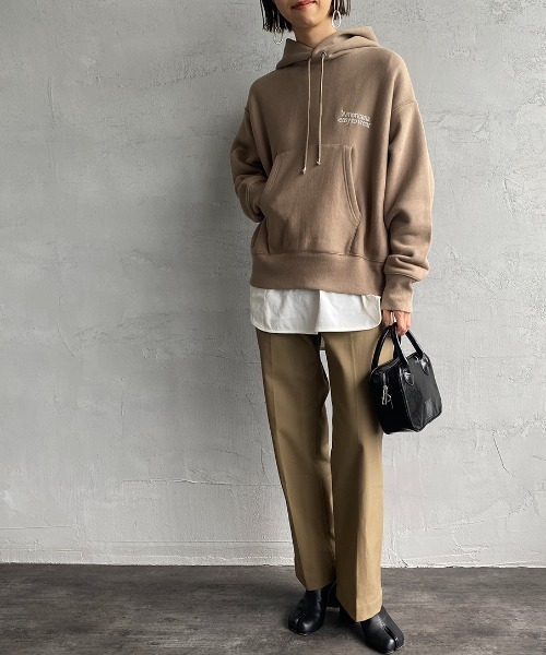 AMERICANA（アメリカーナ）の「【FUDGE 11月号掲載】[Americana×JEANS FACTORY/アメリカーナ×ジーンズファクトリー] 別注 ロゴ刺繍スウェットパーカー（パーカー・レディース・スミクロ/モカ/ナチュラル・ONE SIZE）」の15枚目の写真