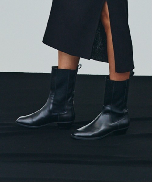 UNITED TOKYO(ユナイテッドトウキョウ)の「スクエアサイドゴアブーツ(ブーツ・レディース・ブラック/オフホワイト・1/2)」の12枚目の写真