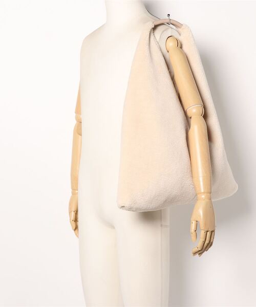 NATURAL BEAUTY BASIC（ナチュラルビューティーベーシック）の「テディフェイクファーワンショルダー（ショルダーバッグ・レディース・オフホワイト/ベージュ系その他2・ﾌﾘ-）」の4枚目の写真