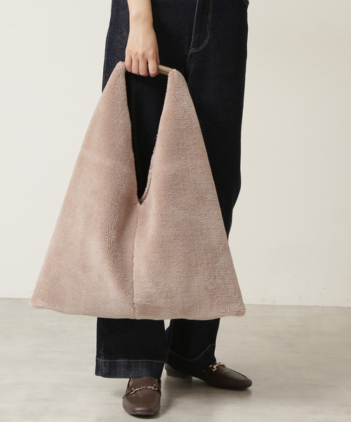 NATURAL BEAUTY BASIC（ナチュラルビューティーベーシック）の「テディフェイクファーワンショルダー（ショルダーバッグ・レディース・オフホワイト/ベージュ系その他2・ﾌﾘ-）」の2枚目の写真