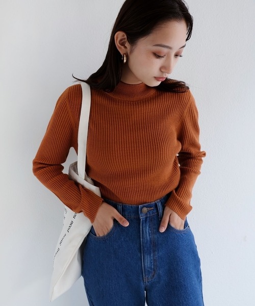 andme（アンドミー）の「ハイネック長袖リブニットトップス（ニット/セーター・レディース・ブラック/ベージュ/ブラウン/オフホワイト/ブルー系その他/テラコッタ/パープル/ブルー/グリーン/グレイッシュベージュ/ピンク系その他/ブルー系その他2・M/L）」の4枚目の写真