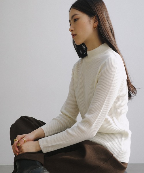 andme（アンドミー）の「ハイネック長袖リブニットトップス（ニット/セーター・レディース・ブラック/ベージュ/ブラウン/オフホワイト/ブルー系その他/テラコッタ/パープル/ブルー/グリーン/グレイッシュベージュ/ピンク系その他/ブルー系その他2・M/L）」の22枚目の写真