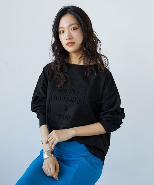 NICOLE white(ニコルホワイト)の「エンボスプリントTEE(Tシャツ/カットソー・レディース・ライトグレー/ブラック/オフホワイト/ブルー・FREE)」の3枚目の写真