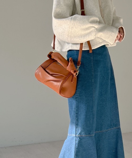 Bab（バブ）の「ノットハンドルスクエアバッグ（ボストンバッグ・レディース・ブラック/キャメル/グリーン・ONESIZE）」の14枚目の写真