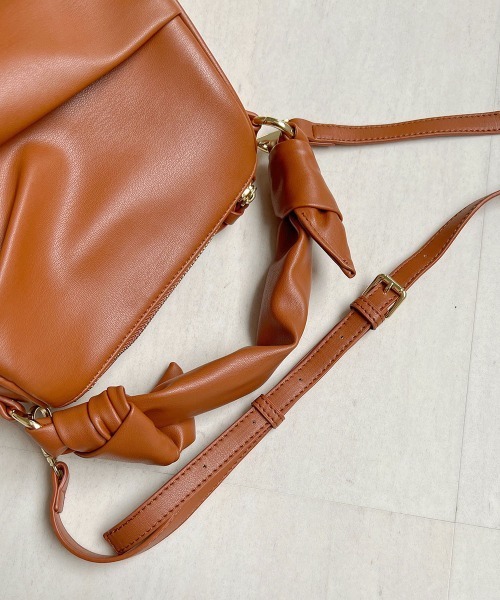 Bab（バブ）の「ノットハンドルスクエアバッグ（ボストンバッグ・レディース・ブラック/キャメル/グリーン・ONESIZE）」の16枚目の写真