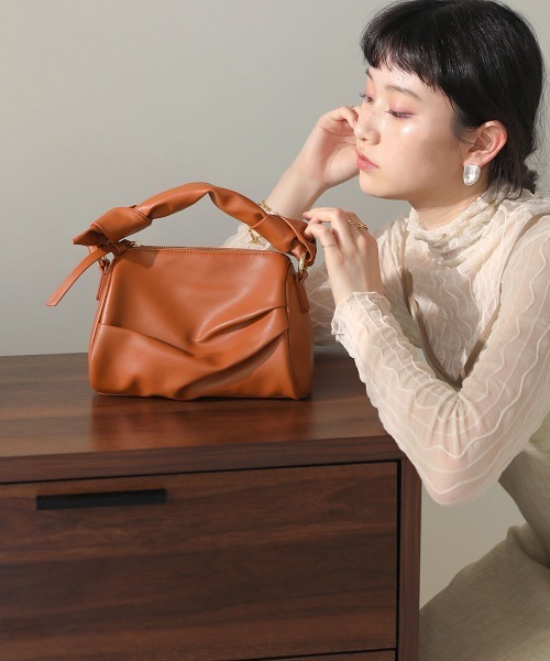 Bab（バブ）の「ノットハンドルスクエアバッグ（ボストンバッグ・レディース・ブラック/キャメル/グリーン・ONESIZE）」の11枚目の写真