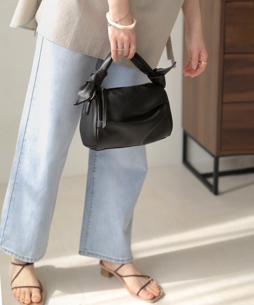 Bab（バブ）の「ノットハンドルスクエアバッグ（ボストンバッグ・レディース・ブラック/キャメル/グリーン・ONESIZE）」の7枚目の写真