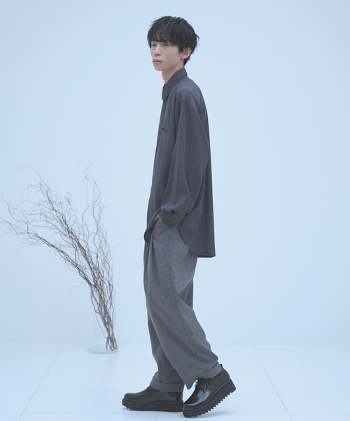 neez.（ニーズ）の「ドレープレギュラーカラーシャツ（シャツ