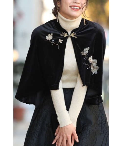 cawaii（カワイイ）の「（黒）ラグジュアリーな黄金の花刺繍咲くベロア